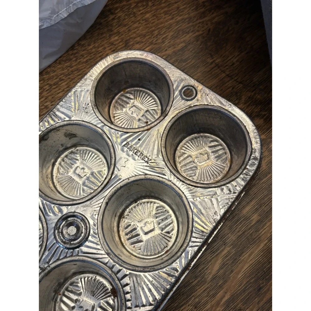 Vintage Bakerex Crown Ware Muffin Cupcake Pan Starburst Pattern Baking Dish 8